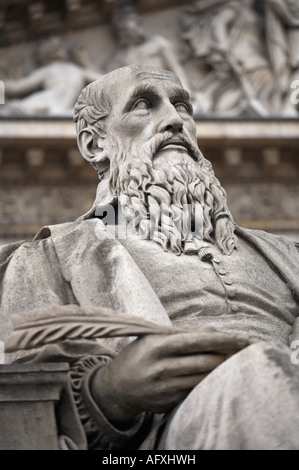 Statue von Michel de L'Hospital bei der Nationalversammlung Nationale Paris France Stockfoto