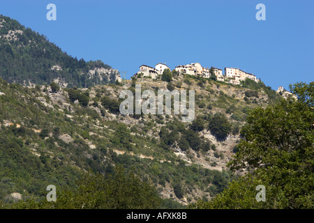 Entfernten Hügel Dorf Bairols, Alpes Maritimes, Frankreich Stockfoto