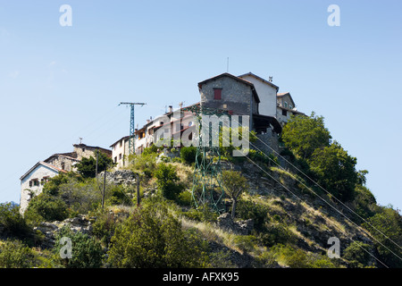 Entfernten Berggipfel Dorf Bairols, Alpes Maritimes, Frankreich Stockfoto