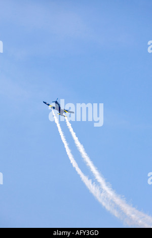 Pilatus PC-7 Turbotrainer Royal Netherlands Air Force fliegt im blauen Himmel am Fairford International Airshow Stockfoto