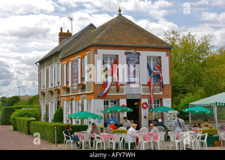 Pegasus-Brücke Cafe Batterie Normandie Frankreich Stockfoto