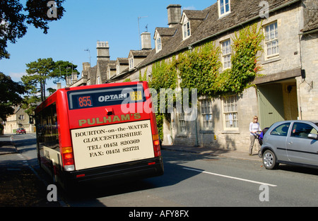 Ortsbus in Northleach Gloucestershire England UK Stockfoto