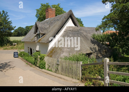 Sechzehnten Jahrhundert gemalt Bridge Cottage Flatford neben Fluss Stour von John Constable in der Nähe von East Bergholt Suffolk Essex Grenze Stockfoto