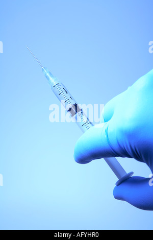 Ärzte Hand Holding Spritze Stockfoto