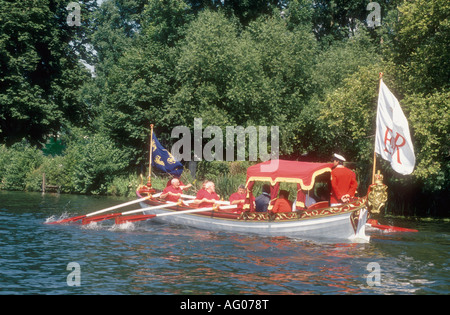 Königliche Thamesis eine 1997 Nachbildung eines Typs sechs Ruderverkehrsmittel royal bot Lastkahn auf der Themse in Henley-Oxfordshire-England-UK Stockfoto