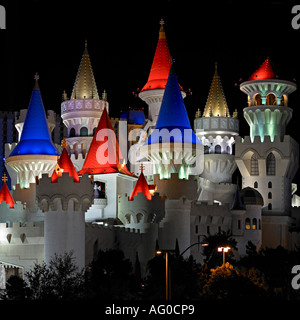 Nachtansicht des Excalibur Hotel, Las Vegas, NV, USA Stockfoto