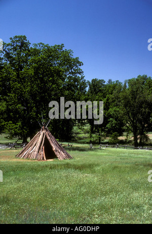 Tipi, Tipis, Chaw'se Indian, Chaw'se Indianer, Grinding Rock State Historic Park, Amador County, Kalifornien, USA, Nordamerika Stockfoto