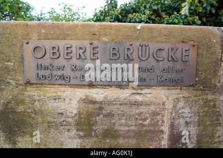 Obere Brücke am Fluss Regnitz Bamberg Oberfranken Bayern Deutschland Stockfoto