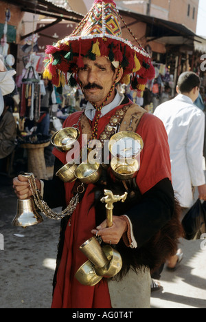 Männer verkaufen Wasser Platz Djemaa el Fna Marrakesch Marokko Stockfoto