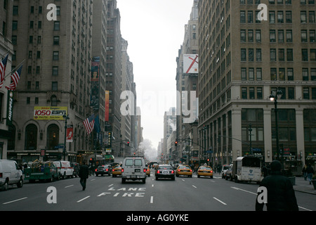 Blick hinunter die Mitte der Seventh Avenue außerhalb Madison square garden New York City-New York-USA Stockfoto