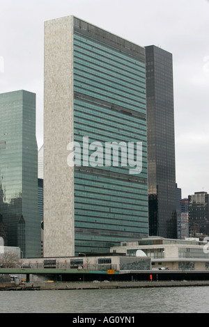 Die Vereinten Nationen Gebäude nicht in Sitzung aus dem East River New York City New York USA Stockfoto