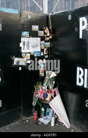 internationale Tributen Blumen und Gedenkstätten links geschliffen von Trauernden Wellwishers Null New York City-New York-USA Stockfoto