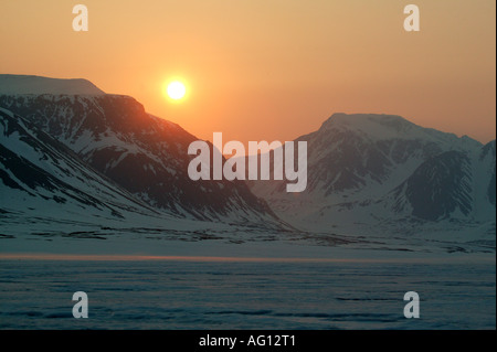 Sonnenuntergang in Billefjorden auf Spitzbergen, Svalbard Region, Norwegen. Stockfoto