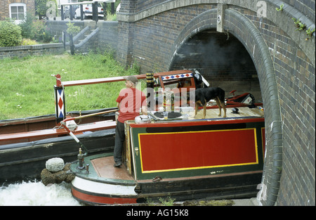 Narrowboat am Grand Union Canal bei Gayton Junction, Northamptonshire, England, UK Stockfoto