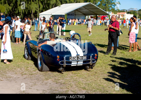 "AC Cobra" [Vintage Car Rally] in "Mont Choisy" (Nordwestküste von Mauritius) (siehe andere von dieser Veranstaltung) Stockfoto