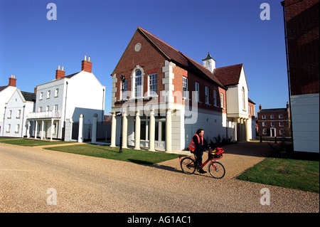 Postbote liefert Post Verkehrssysteme Village in Dorset England UK Stockfoto
