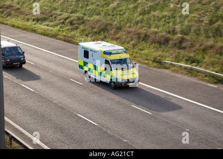 Krankenwagen auf M62 Huddersfield Stockfoto