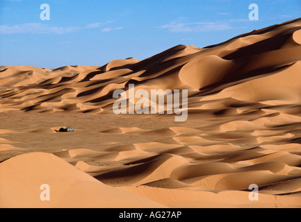 Algerien Kerzaz touristischen Campingplatz inmitten von Sanddünen in der Wüste Sahara Stockfoto