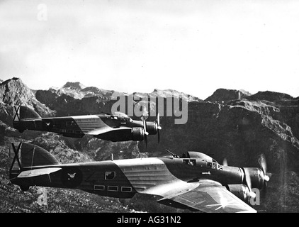 Geographie/Reise, Spanien, spanischer Bürgerkrieg 1936 - 1939, Luftkrieg, italienischer Bomber Savoia Marchetti SM 79 'Sparviero' im nationalistischen Dienst, ca. 1937, Stockfoto