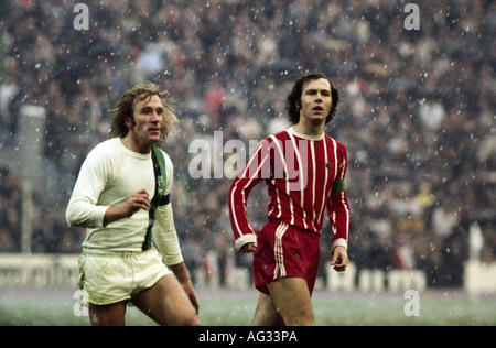 Beckenbauer, Franz * 11.9.1945, deutscher Sportler (Fußball / Fußball), halbe Länge, mit Günter Netzer, Spiel, Bayern München gegen Borussia Mönchengladbach, 1970er Jahre, Stockfoto