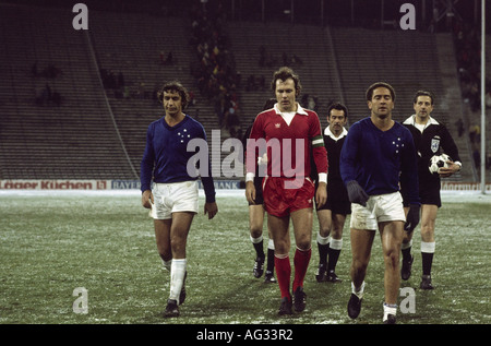 Beckenbauer, Franz * 11.9.1945, deutscher Sportler (Fußball / Fußball), volle Länge, Spiel, WM-Finale, Bayern München gegen Cruzeiro Belo Horizonte, 23.11.1976, Stockfoto