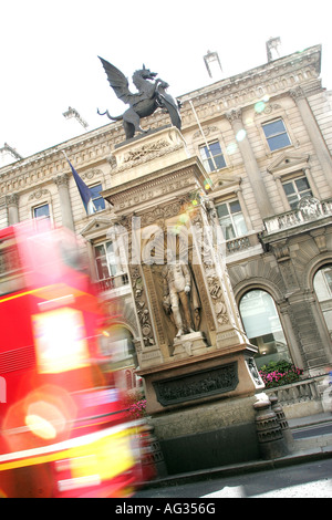 Die Temple Bar Drachenstatue außerhalb der königlichen Gerichte der Justiz-London Stockfoto