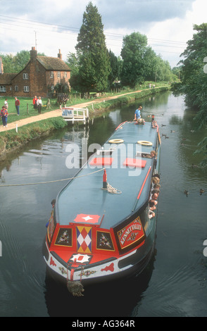 Die Pferdekutsche Fahrgastschiff Kennet-Tal auf der Kennet und Avon Kanal bei Kintbury in der Nähe von Newbury, Berkshire, England Stockfoto