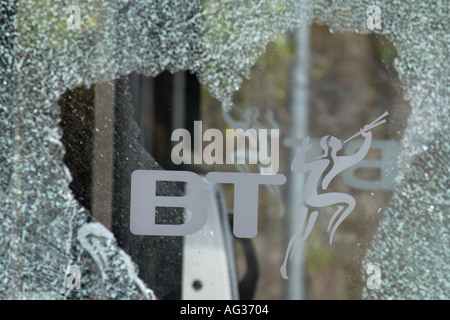 Urban Decay uk verwüstet BT Telefon Kasten mit Glas zerschlagen in Newport South Wales UK Stockfoto