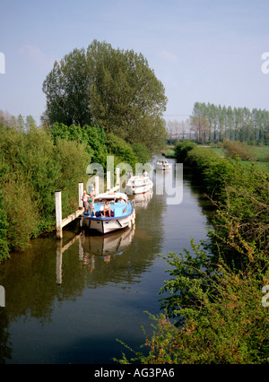 Gloucestershire Lechlade Sportboote auf der Themse Stockfoto