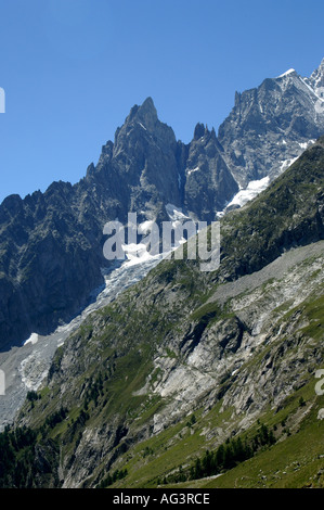 Aiguille Noire de Peuterey auf das Mont Blanc massiv in den italienischen Alpen Seite Stockfoto