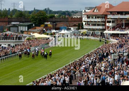 Rennpferde beim Chester Rennen treffen England UK Juli 2005 Stockfoto