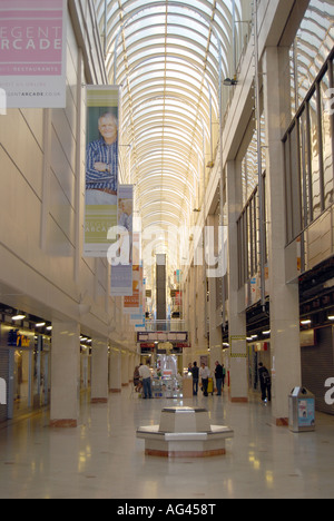 Wollen Fisch Clock, Regent Arcade Shopping Centre, Cheltenham, Gloucestershire, England, Vereinigtes Königreich Stockfoto