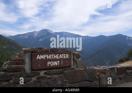 Amphitheater Point, Castle Rock Peak im Hintergrund, Sequoia Nationalpark, Kalifornien, USA (Juli 2006) Stockfoto