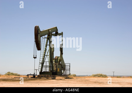 Schweres Rohöl Pumpe in der Nähe von Route 65 nördlich von Bakersfield, Kalifornien, USA Stockfoto