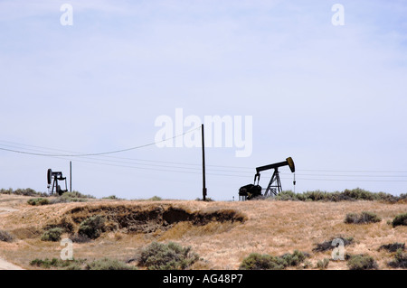 Schweres Rohöl Pumpen in der Nähe von Route 65 nördlich von Bakersfield, Kalifornien, USA Stockfoto