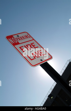 Kein Parkplatz Schild Straßenschild schleppen entfernt Zone Amerika Amerikaner uns Usa Straßenschild Abschleppen zone Amerika Amerikaner uns Usa Stockfoto