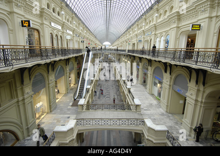 PIC SANDIGEN YOUNG Kreml Zoria Festival gum Einkaufszentrum Mall Moskau Stockfoto