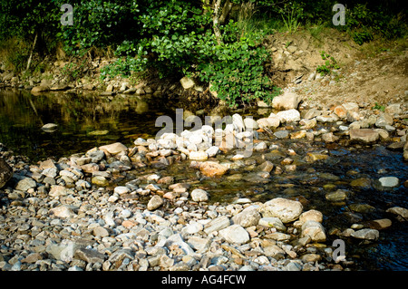 Trittsteine im Flüsschen. Stockfoto