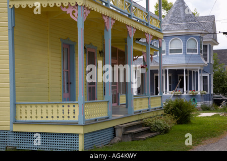 Gelbe viktorianischen Haus in tausend Insel Park am Wellesley Insel der tausend Insel St. Lawrence Seaway Region, New York Stockfoto