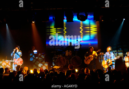 Walisische Rockband, die Super Furry Animals auf der Bühne Hay Festival Hay on Wye Powys Wales UK durchführen Stockfoto