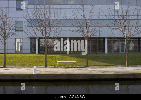 Moderne Bürogebäude im Industriegebiet Stockfoto