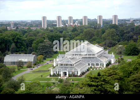 Ansicht der gemäßigten und Evolution Haus von oben der chinesische Pagode Royal Botanic Gardens Kew Richmond Surrey England Großbritannien Stockfoto