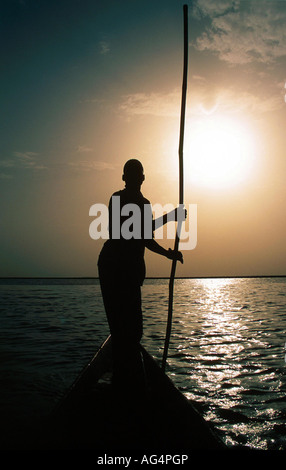 Schiffer auf dem Niger in Mali Stockfoto