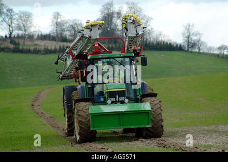 Ernte Spritzen Traktor Einheit Süd-England UK Stockfoto