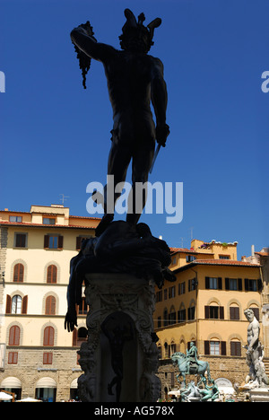Bronzestatue des Perseus hielt Medusen Kopf von Benvenuto Cellini in Florenz Stockfoto