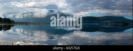 Ben Nevis Range, Kuh-Hügel und Fort William im Loch Eil, Panorama von Corpach, Schottland, Großbritannien Stockfoto