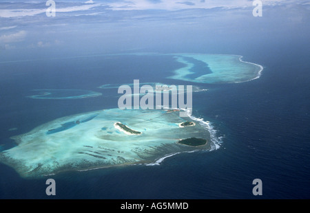 Malediven Luftaufnahmen bewohnte Insel in Kaafu atoll Stockfoto