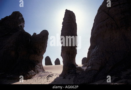 Algerien in der Nähe von Tamanrasset Silhouette der Felsen gegen Himmel Stockfoto