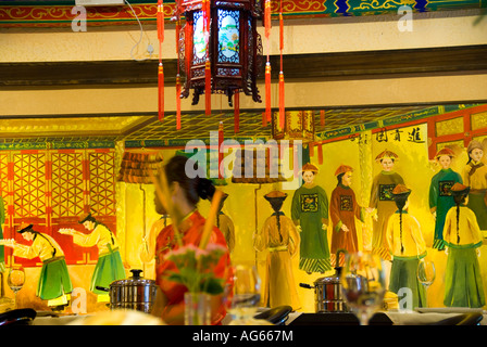 Peking CHINA, traditionelle Innenmalerei im traditionellen chinesischen Restaurant 'Gou BU Ri' 'Chinese Woman' Wandmalerei im Detail Stockfoto