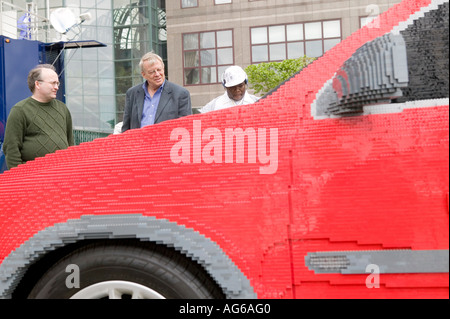 Endwert Volvo XC90 Auto Replik gebildet von Lego auf dem Display in New York USA Mai 2006 Stockfoto